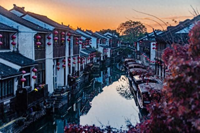 吃不愁穿不愁还得有钱去旅游
