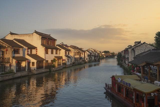吃不愁穿不愁还得有钱去旅游