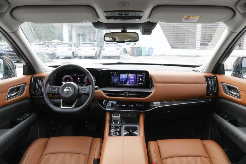 体验东风日产探陆:配2.0t 9at,轴距达到2900mm,定位中大型suv