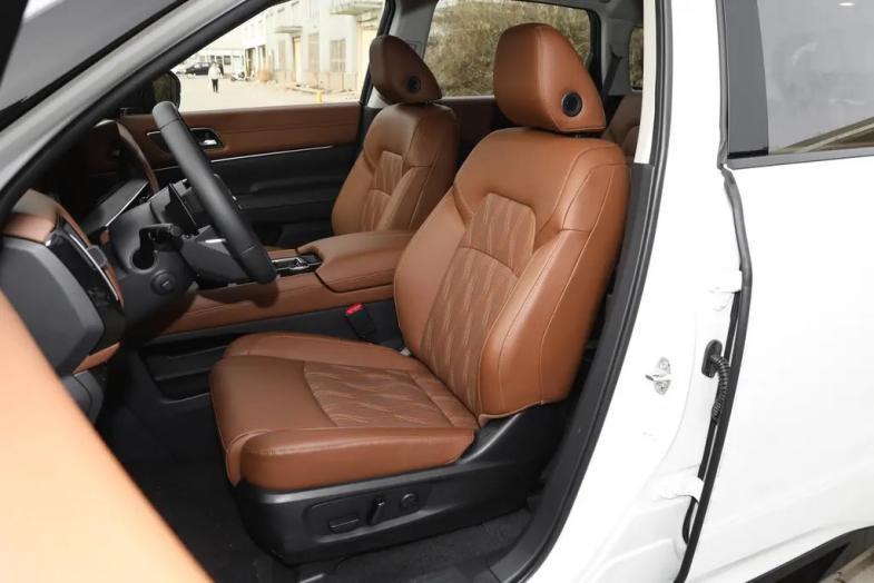 体验东风日产探陆:配2.0t 9at,轴距达到2900mm,定位中大型suv
