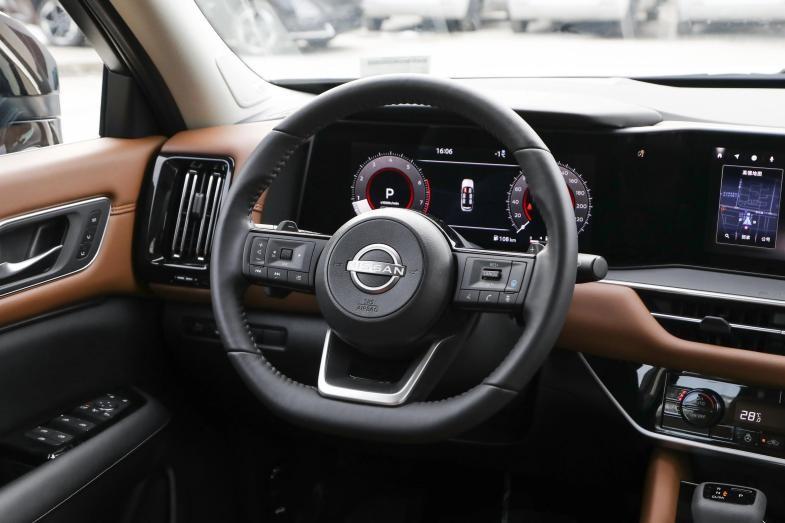 体验东风日产探陆:配2.0t 9at,轴距达到2900mm,定位中大型suv