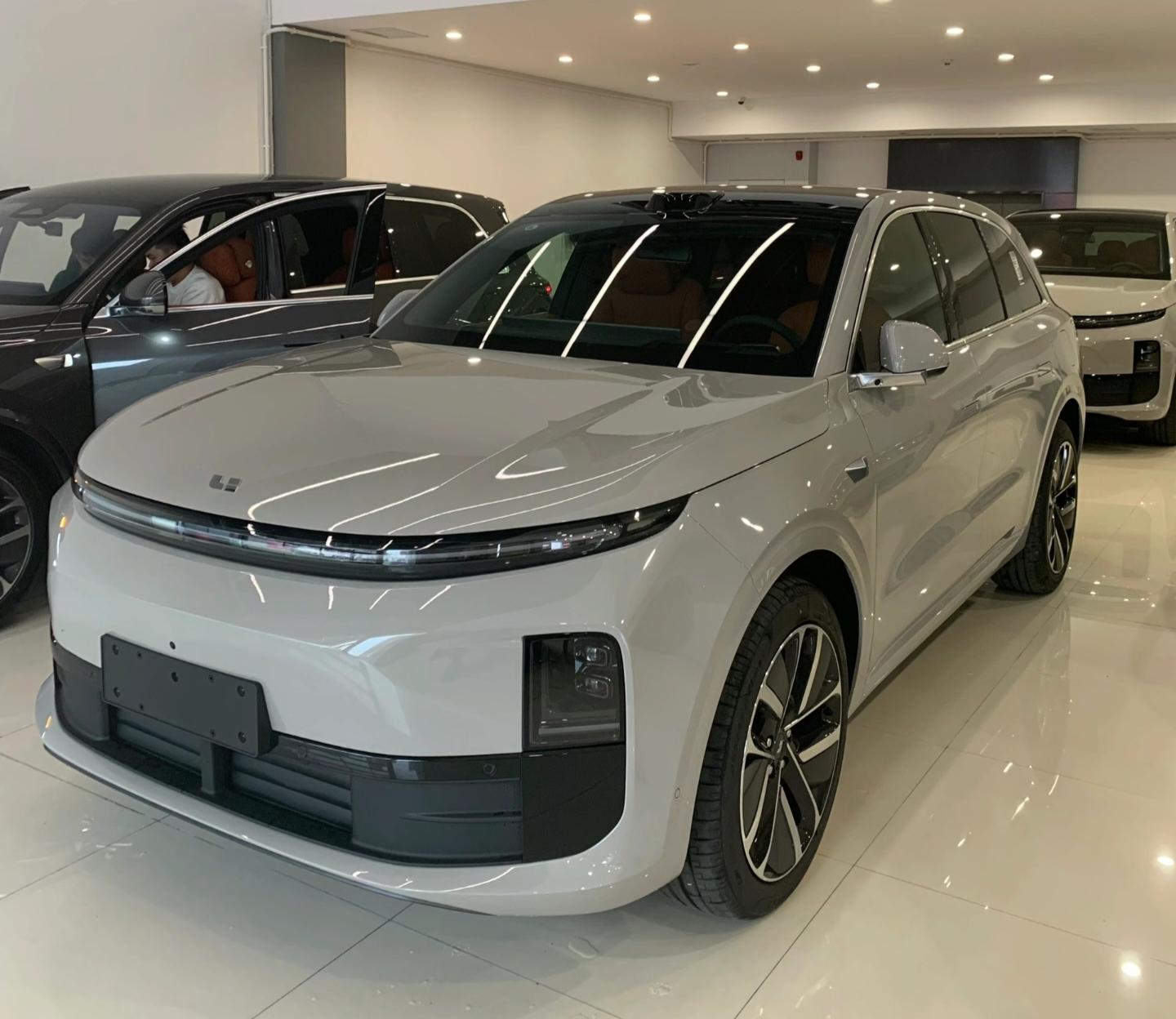主要的对手可能是理想l7,理想l6正式上市售24.98万元起