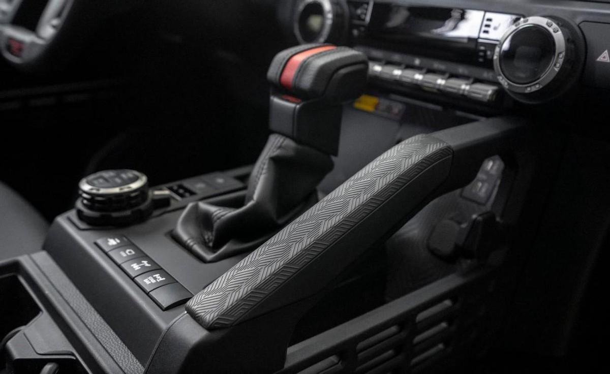 和全新丰田普拉多一个造型,比坦克400还狂野?全新4runner