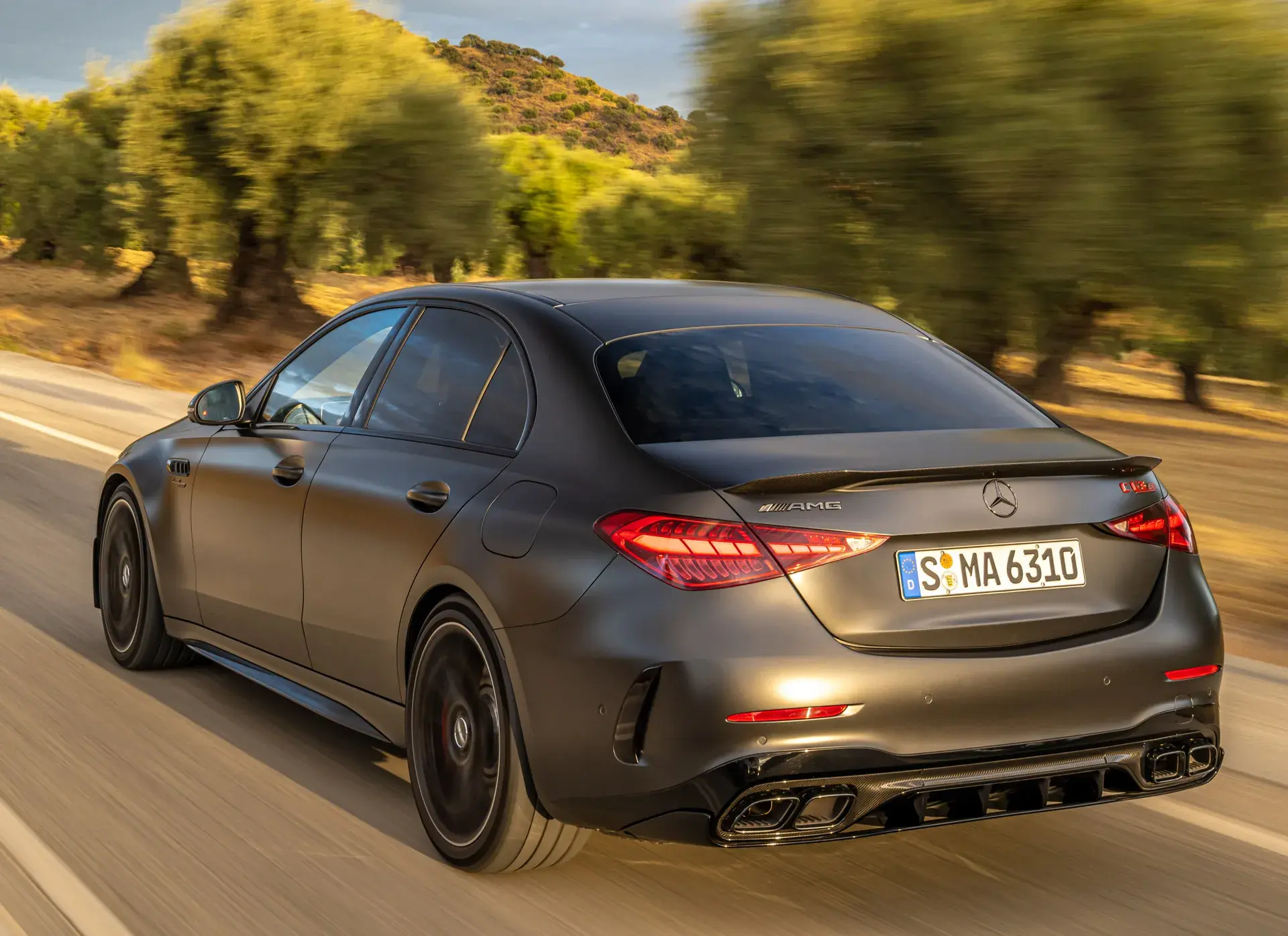 2024款梅赛德斯amg c 63上市,4缸混合动力,售价85050美元起