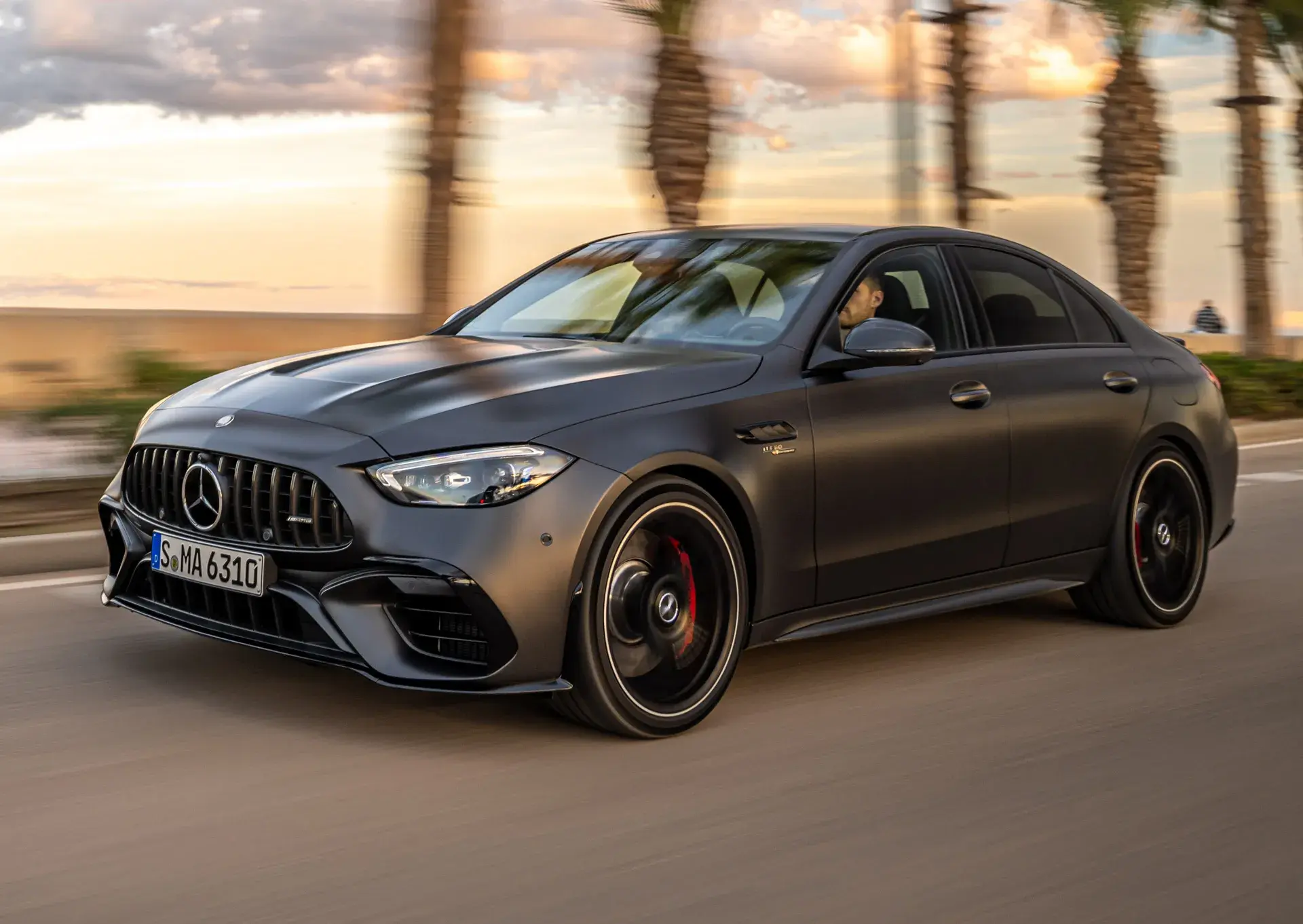 2024款梅赛德斯amg c 63上市,4缸混合动力,售价85050美元起