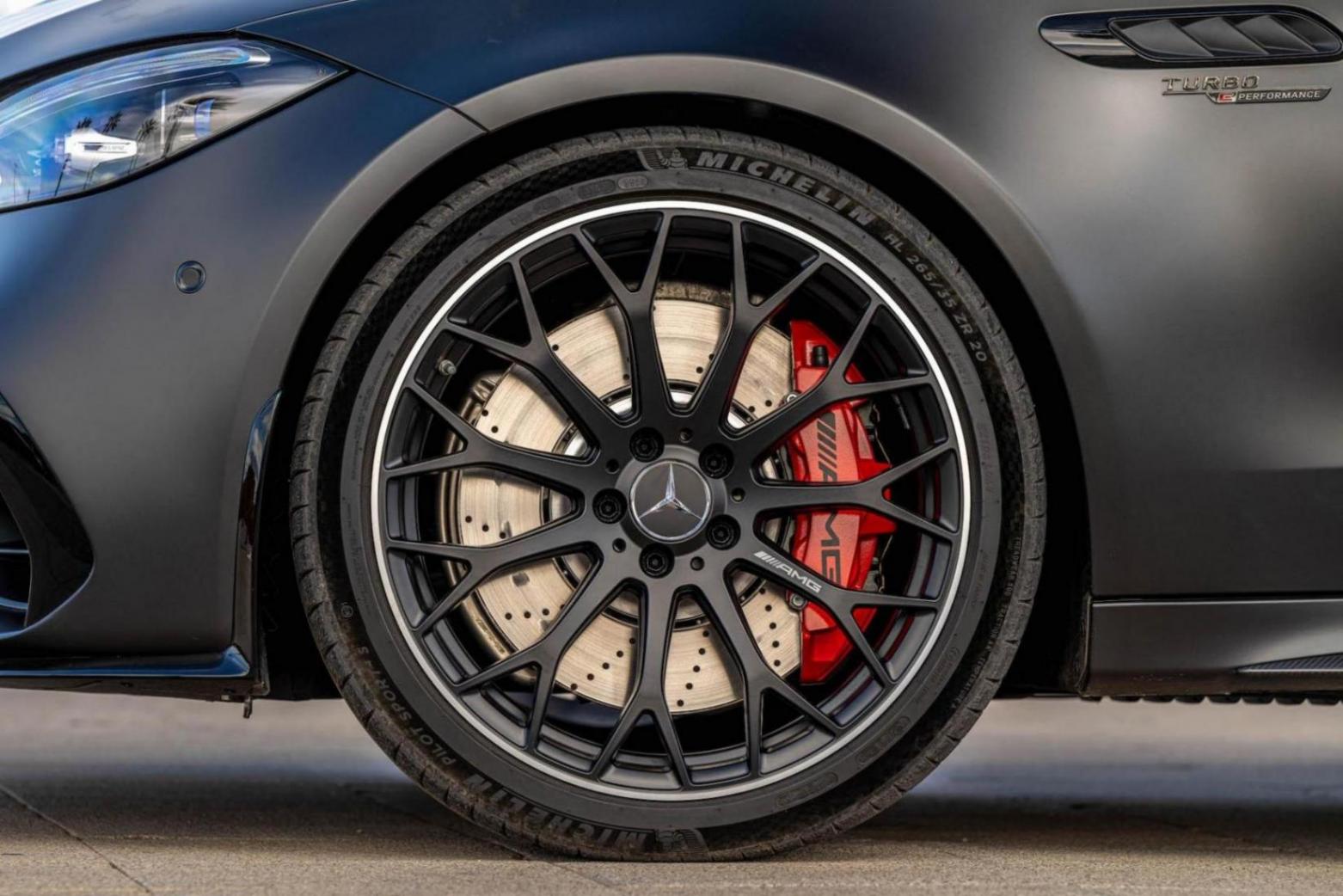 2024款梅赛德斯amg c 63上市,4缸混合动力,售价85050美元起