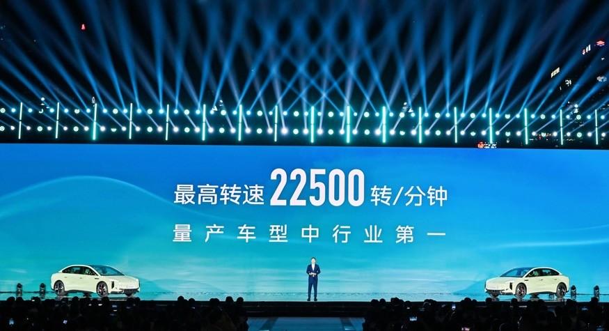 用“新技术”启新程,红旗eh7实力演绎新能源风景“红旗独好”