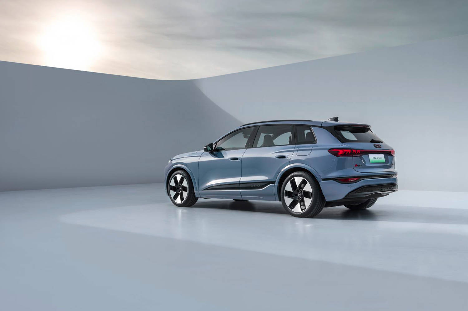 吾与纯电macan孰美 实拍奥迪q6l e-tron/2025交付