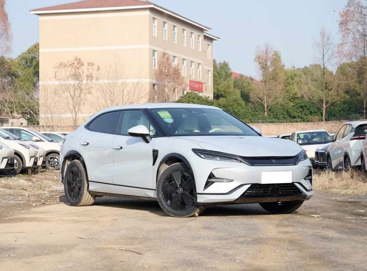 20万内买国产新能源中型suv,比亚迪宋l对比小鹏g6,到底选谁好?