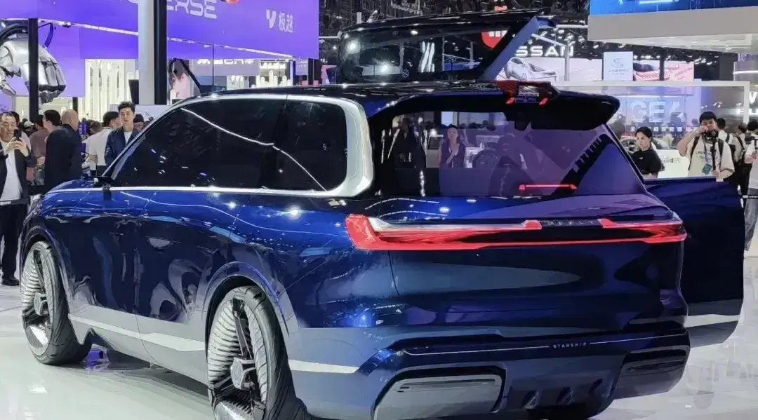 “最便宜”中大型suv!吉利银河星舰概念车曝光,最晚年内上市