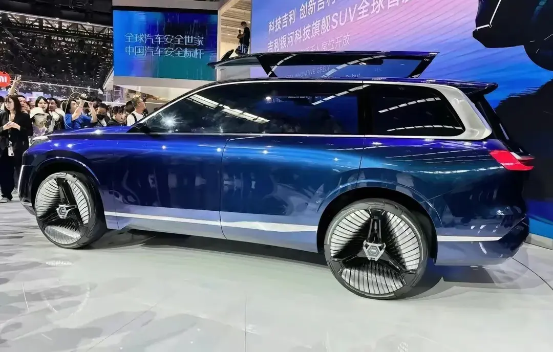 “最便宜”中大型suv!吉利银河星舰概念车曝光,最晚年内上市