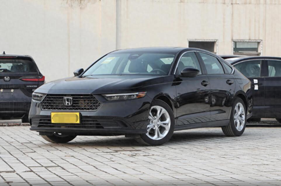 全新雅阁限时补贴2万!1.5t爆发出192匹马力,百公里油耗低至6.6l