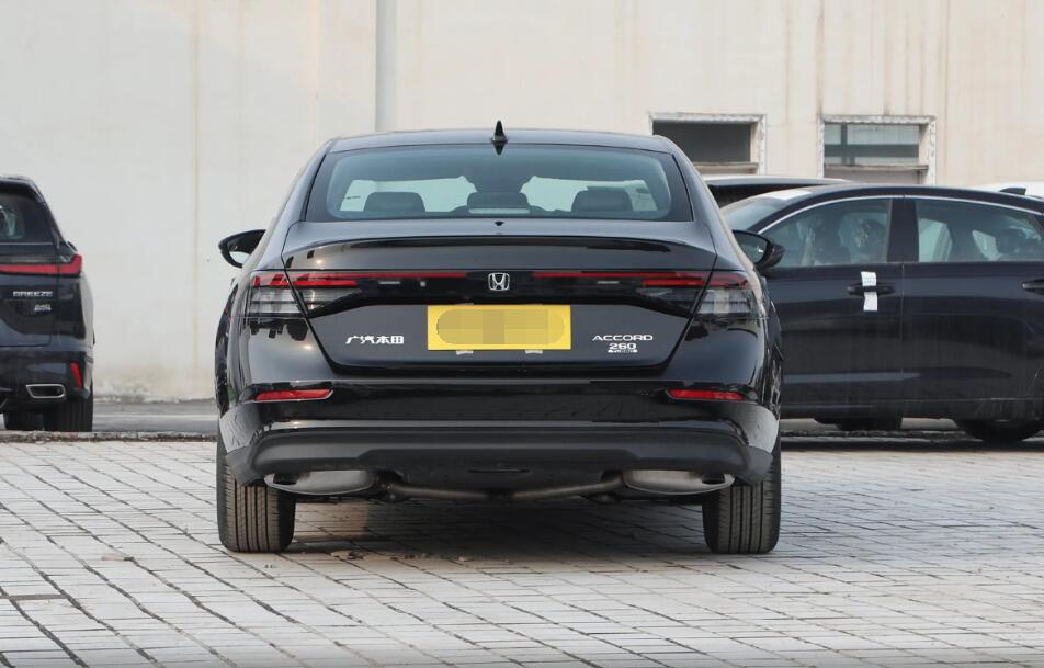全新雅阁限时补贴2万!1.5t爆发出192匹马力,百公里油耗低至6.6l