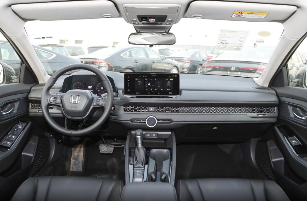 全新雅阁限时补贴2万!1.5t爆发出192匹马力,百公里油耗低至6.6l