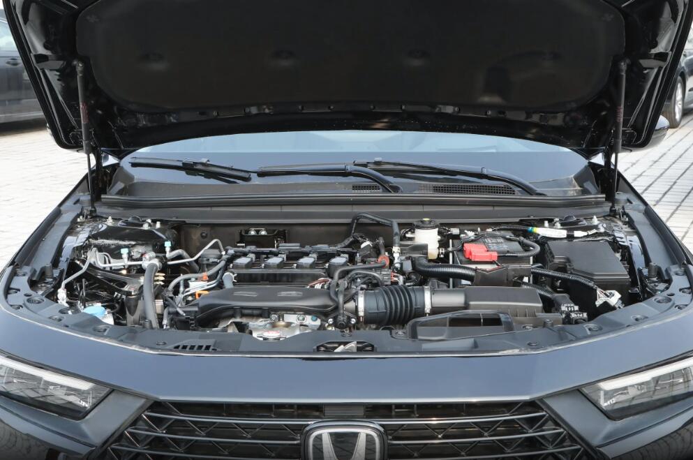 全新雅阁限时补贴2万!1.5t爆发出192匹马力,百公里油耗低至6.6l