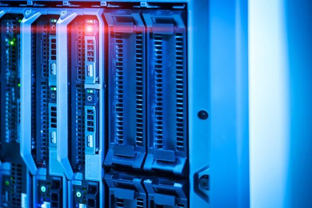 为什么电脑只装一个cpu?难道就不能多装几个吗?