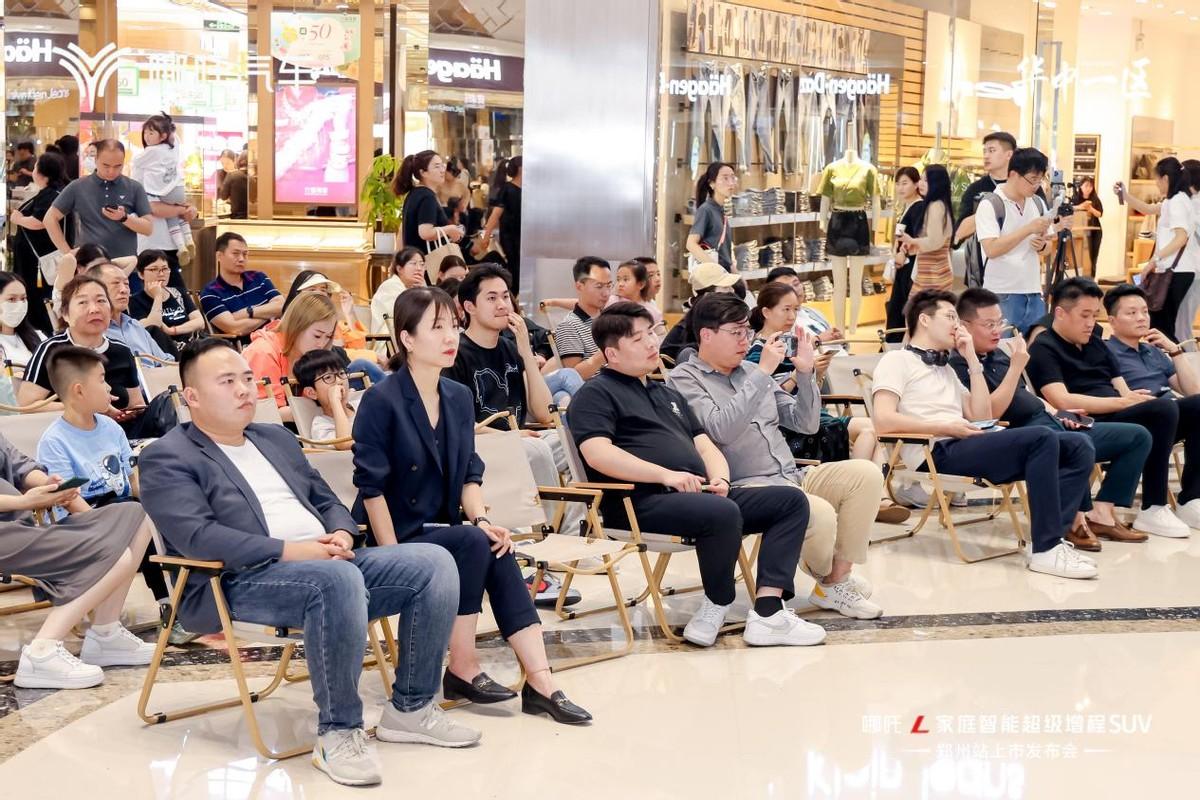 家庭智能超级增程suv哪吒l——席“卷”郑州