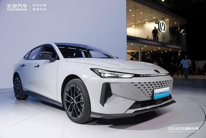 8款新车闪耀北京车展舞台,造车40年,长安汽车“卷”出新格局
