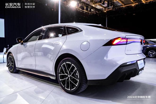 8款新车闪耀北京车展舞台,造车40年,长安汽车“卷”出新格局