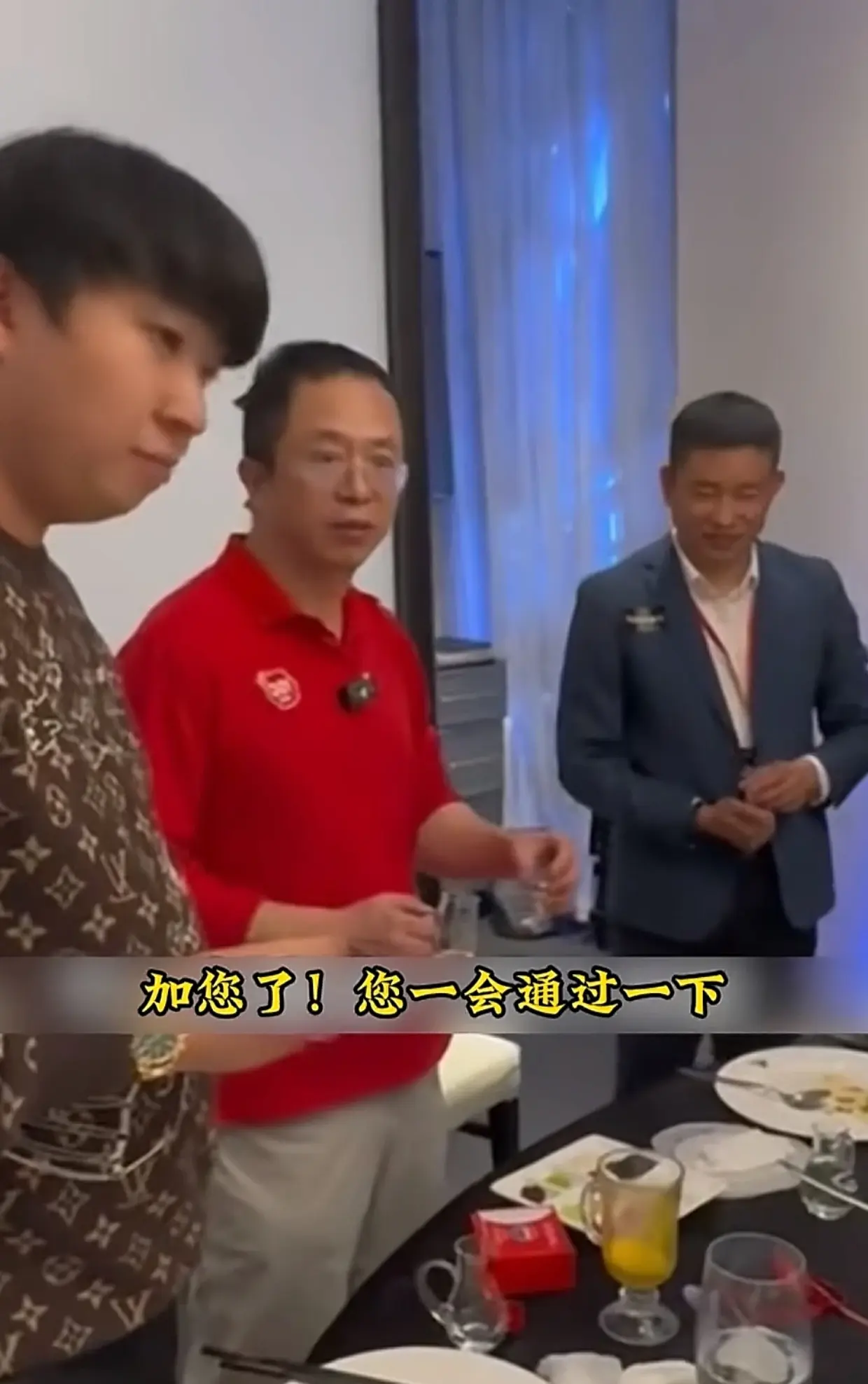 笑死了,卖车当晚,看周鸿祎如何打低端饭局,高情商尽显