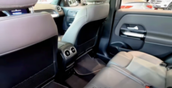 奔驰“大刀阔斧”,暴跌17万?20.5万起步,6.3s破百的紧凑型suv