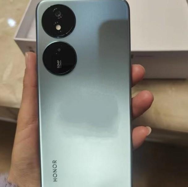 荣耀用力过猛:6000mah 5000万像素 天玑6080,256gb版跌至915元