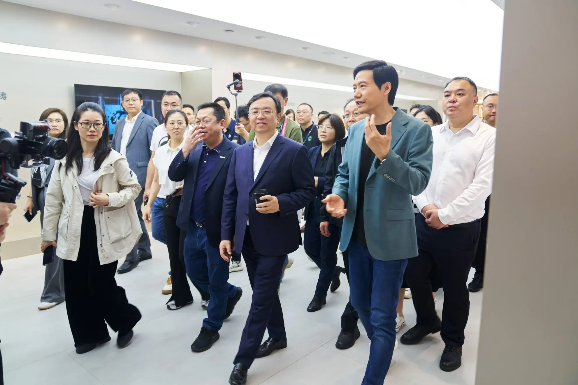 比亚迪滚装船队出海,全球每卖5台新能源汽车,有一台王传福的