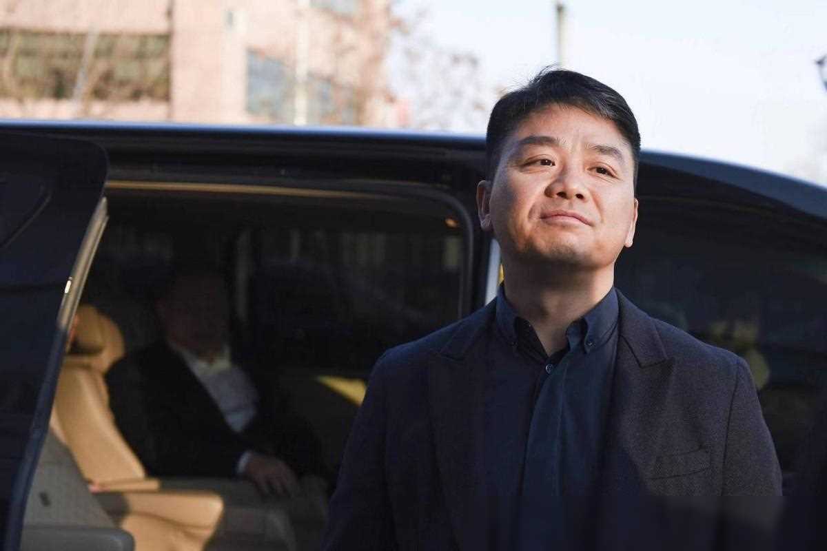 京东001号快递员辞职被拒,刘强东承诺:再干满5年,就给你买房