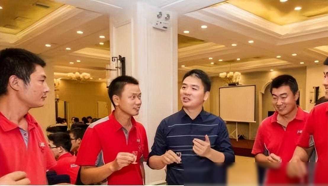 京东001号快递员辞职被拒,刘强东承诺:再干满5年,就给你买房
