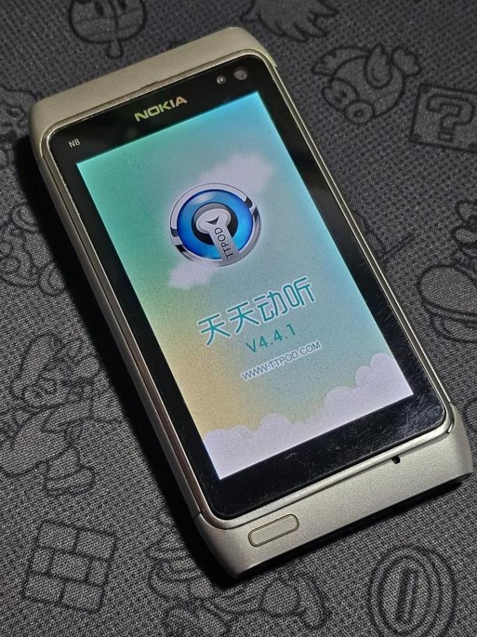 诺基亚n8:塞班终极影像旗舰,怀旧科技梦